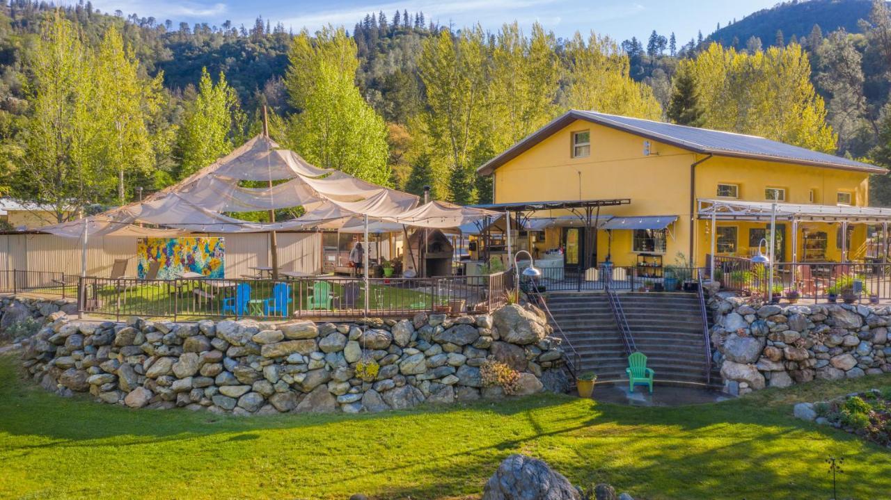 Strawhouse Resorts Big Bar Exteriör bild