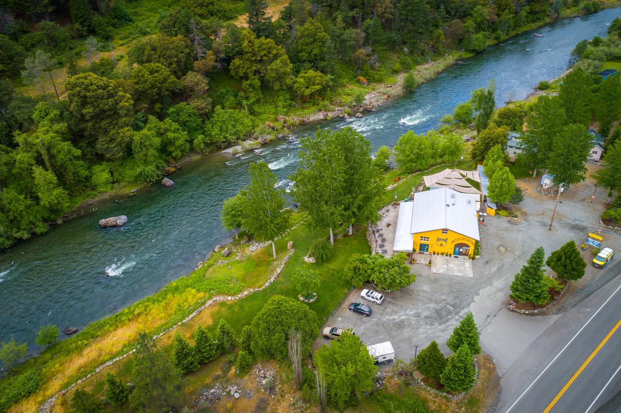 Strawhouse Resorts Big Bar Exteriör bild